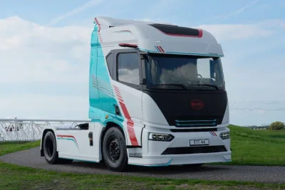 Truk Tractor Head BYD ETT 44 Punya Baterai 651 kWh, Jarak Tempuh 600 Km dan Pengisian Megawatt